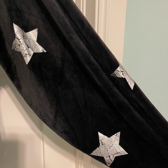 Black and silver star print size small Nanette lepore insanely soft sweatshirt - Picture 4 of 8